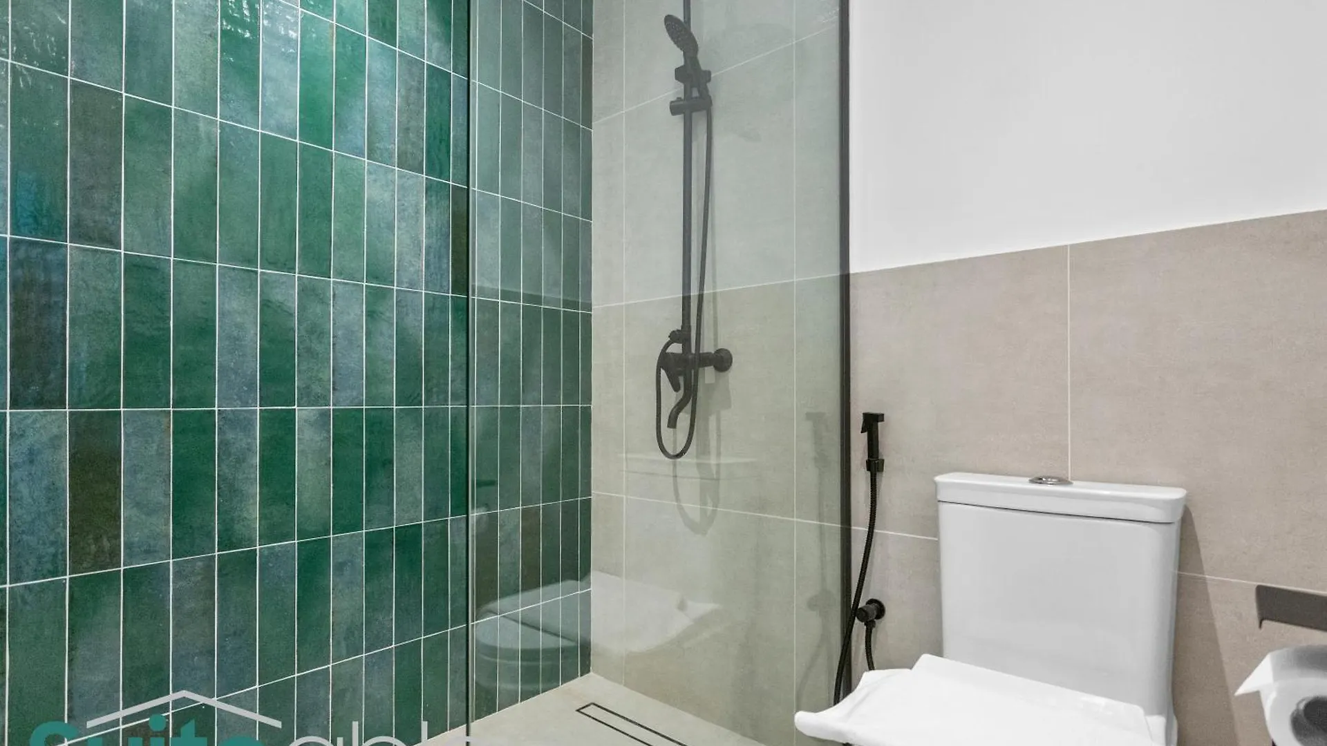 Spacious Refurbished Studio Steps Away From Metro Dubaï Appartement