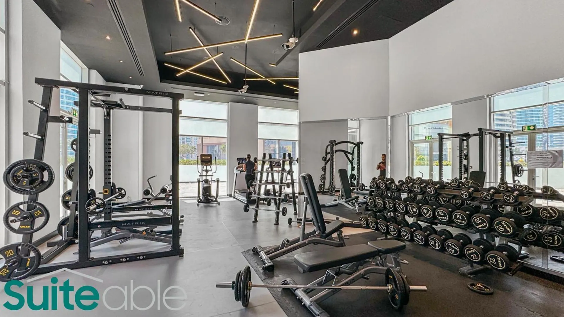 Spacious Refurbished Studio Steps Away From Metro Dubaï 0*,
