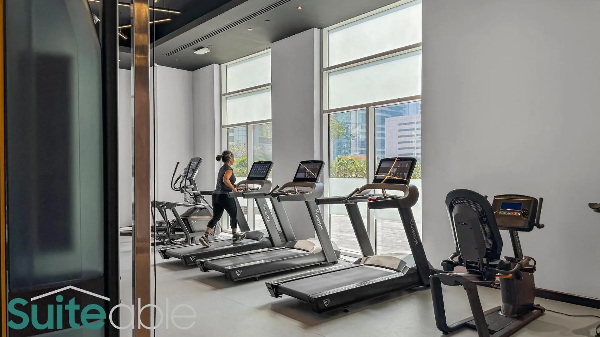 Spacious Refurbished Studio Steps Away From Metro Dubai Apartment