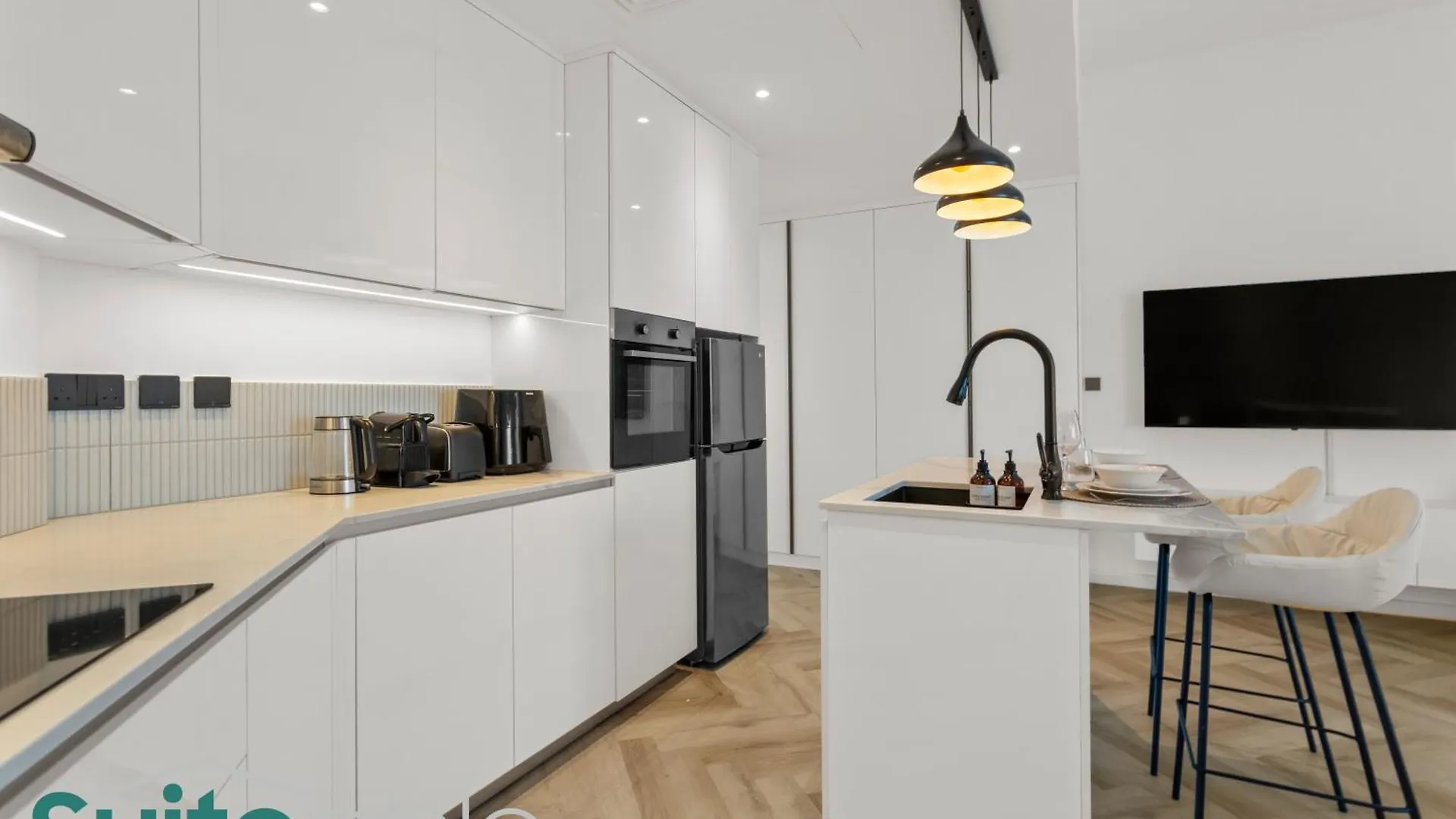 Apartment Spacious Refurbished Studio Steps Away From Metro Dubai